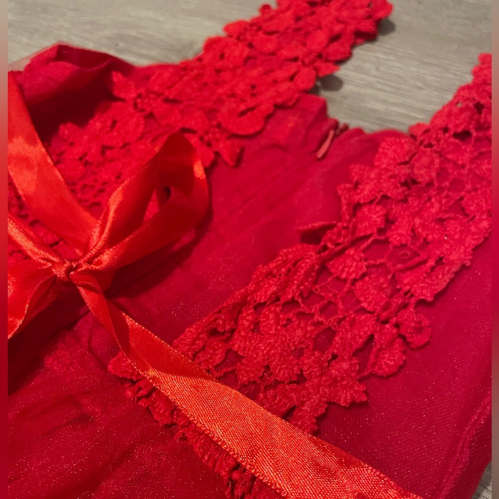 Beautiful red boutique dresses for young girl 4T - Picture 12 of 12